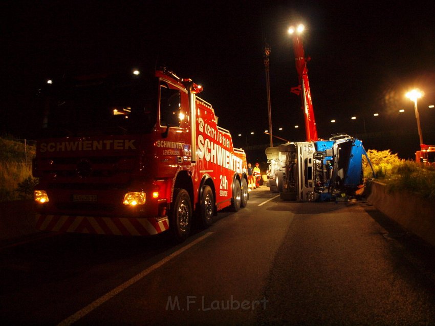 Einsatz BF Koeln PEINGEKLEMMT in Leverkusen P249.JPG